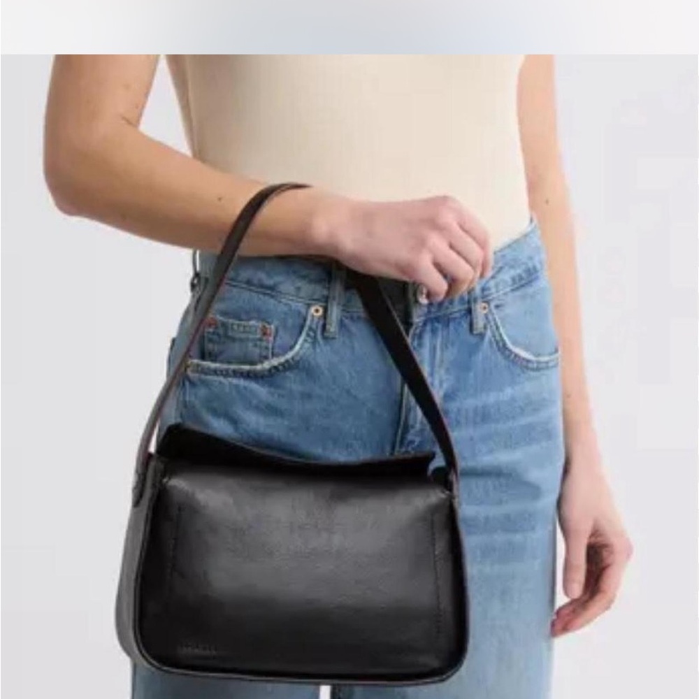 Elegant Black Leather Shoulder Bag